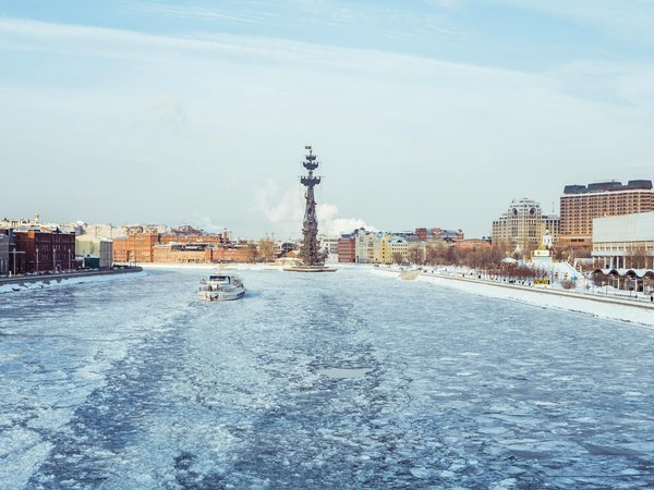 What are the top food markets in the UK that showcase local produce and culinary creativity?